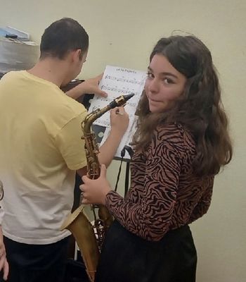 ������� 623 ����� ��. �.�. ������� � �� ������ Uradio Music